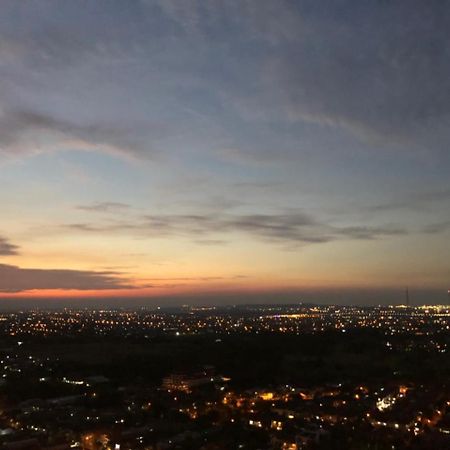 Cosmy Orchard Apartment Surabaja Zewnętrze zdjęcie